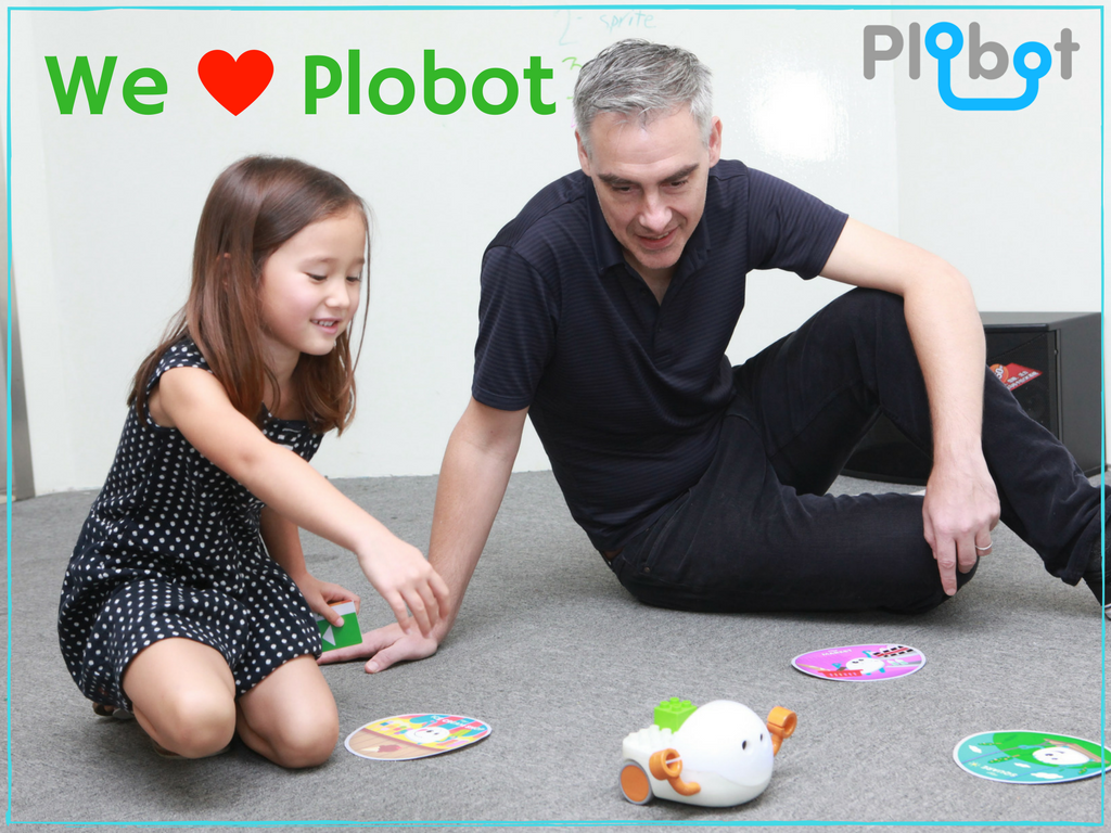 Playing and learning with your kids it's one of the best things of the world. Do it with Plobot! -> plobot.com