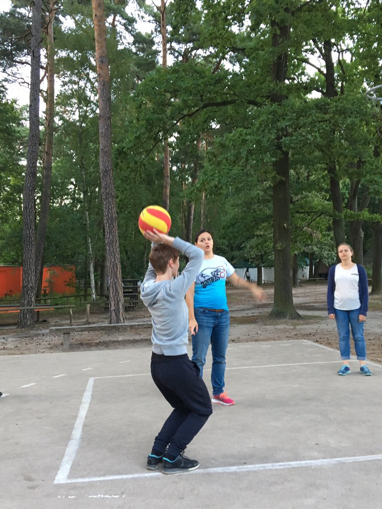 YLABProject's tweet image. Partners from UK @StreetGames showed us how to play #netball yesterday evening...everyone loved trying something new! #joinlearngrow