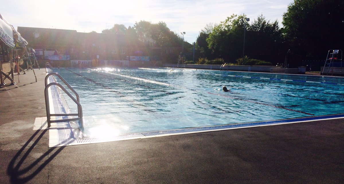 Aquatic start to the day @ Banbury open air pool