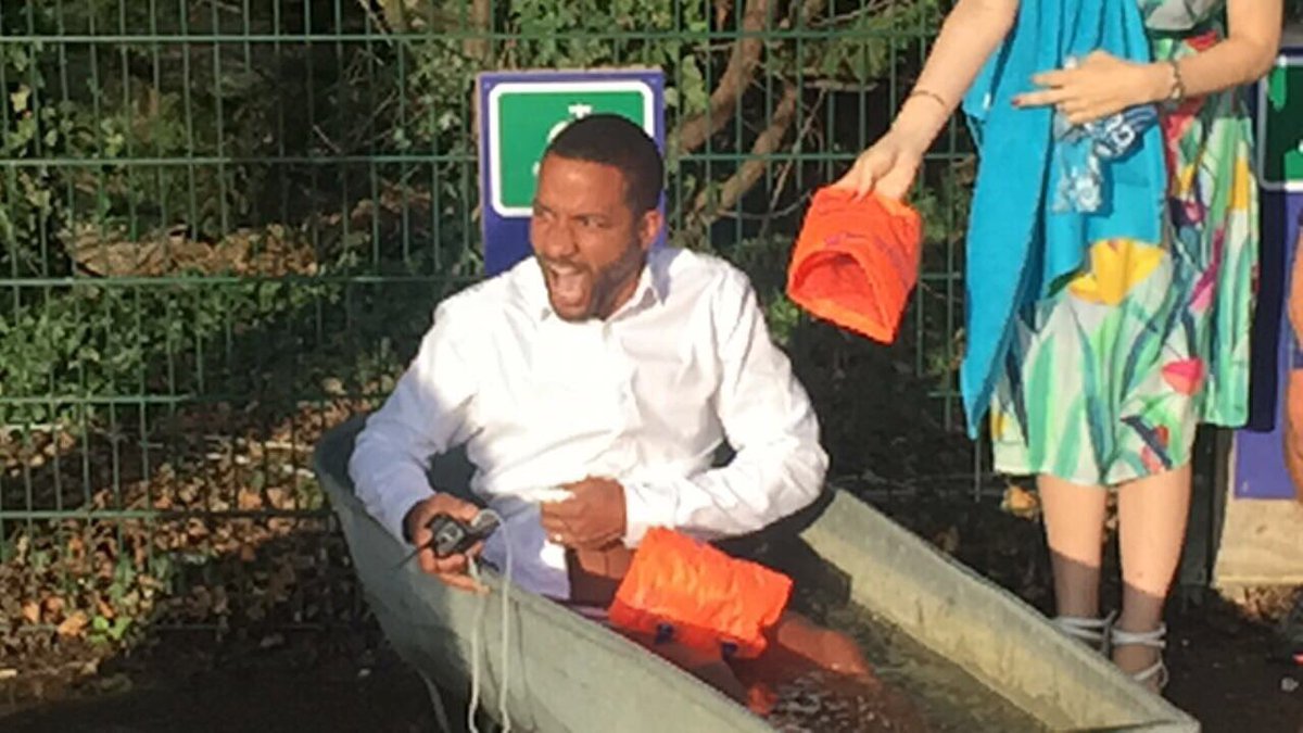 SeanFletcherTV's tweet image. So @piersmorgan ordered @gmb to send an ice bath to @Wimbledon for me. Only problem is there's a massive hole in the tub. Another #PiersFail