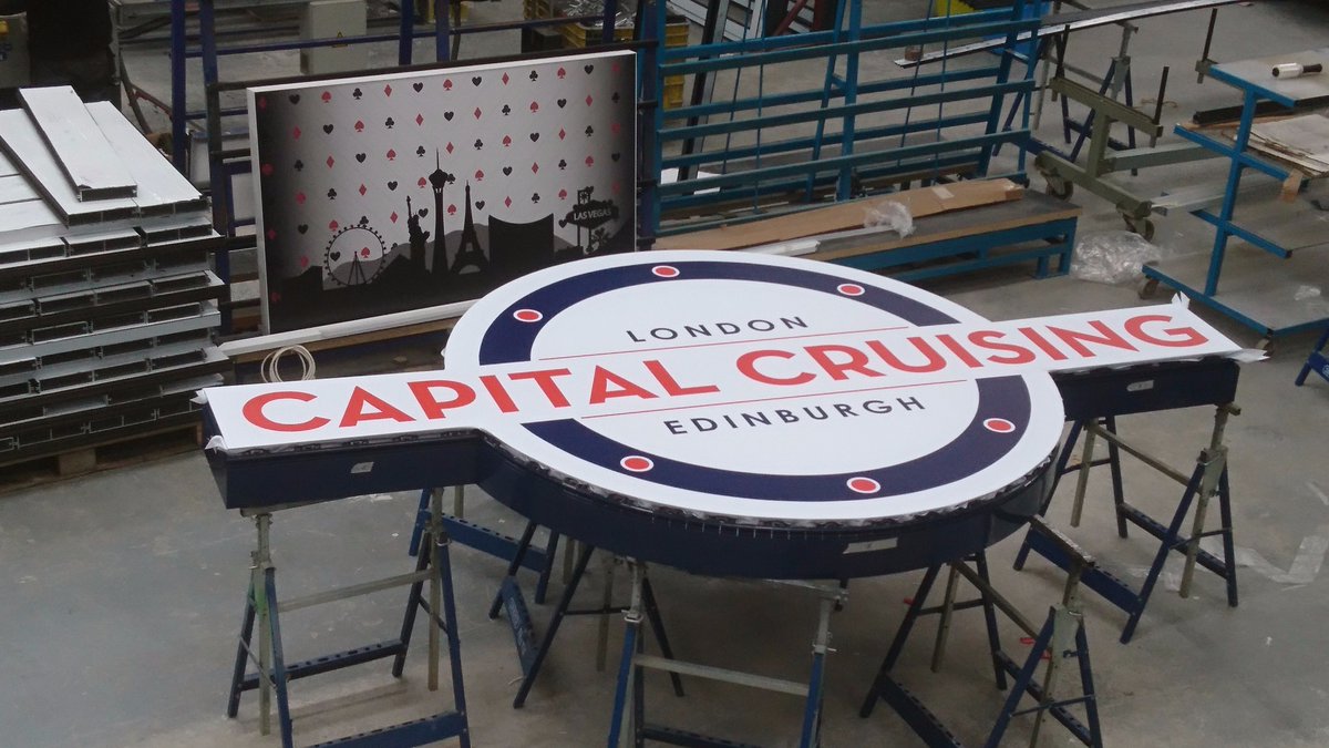 UniversalSignss's tweet image. No job too complicated ! Another first from Universal; this one's going on a cruise ship. 4 x 2 metres. Congrats to the factory.