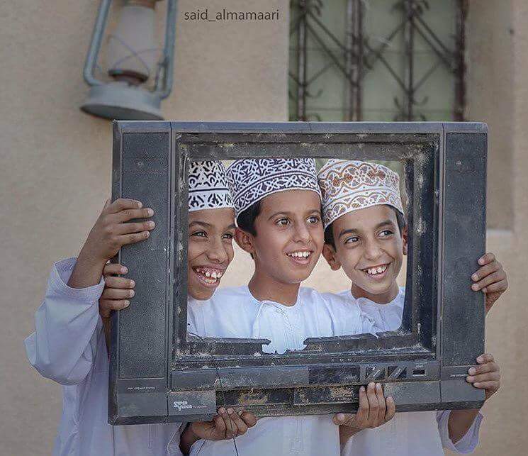 لا شيء يسرق عُمر الإنسان ، كَـ ضياع سنوات حياته بدون ابتسامه  .!

 ⠀⠀⠀⠀