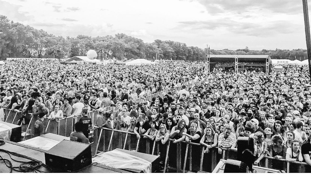 FRCmarketing's tweet photo. Just in case you have never seen what 20,000 music fans looked like #Canada150. Thanks to everybody for coming out.  #NOTL2017 #GreatFans https://t.co/eQPm9WMOoM