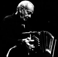 25 años de su partida. 🙌Un genio cuya obra conmovió mi vida.🎆Astor Piazzolla🎵 
#Music #Tango #genius