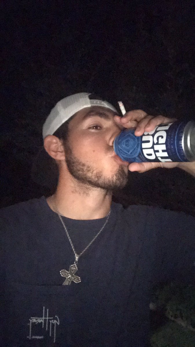 Austin_Shef's tweet photo. @PostMalone style, bud light and camel crush #showmeyourcoldonechallenge https://t.co/rDaqqiIKr9