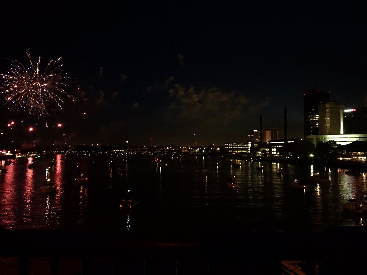 Brown13AJ's tweet photo. #Toledos #RedWhiteKaboom was great! @DowntownToledo was busy and the show was amazing! #HappyFourth #Toledo #Downtown #RedWhiteBlue 🇺🇸 https://t.co/hbWmUwcYvL