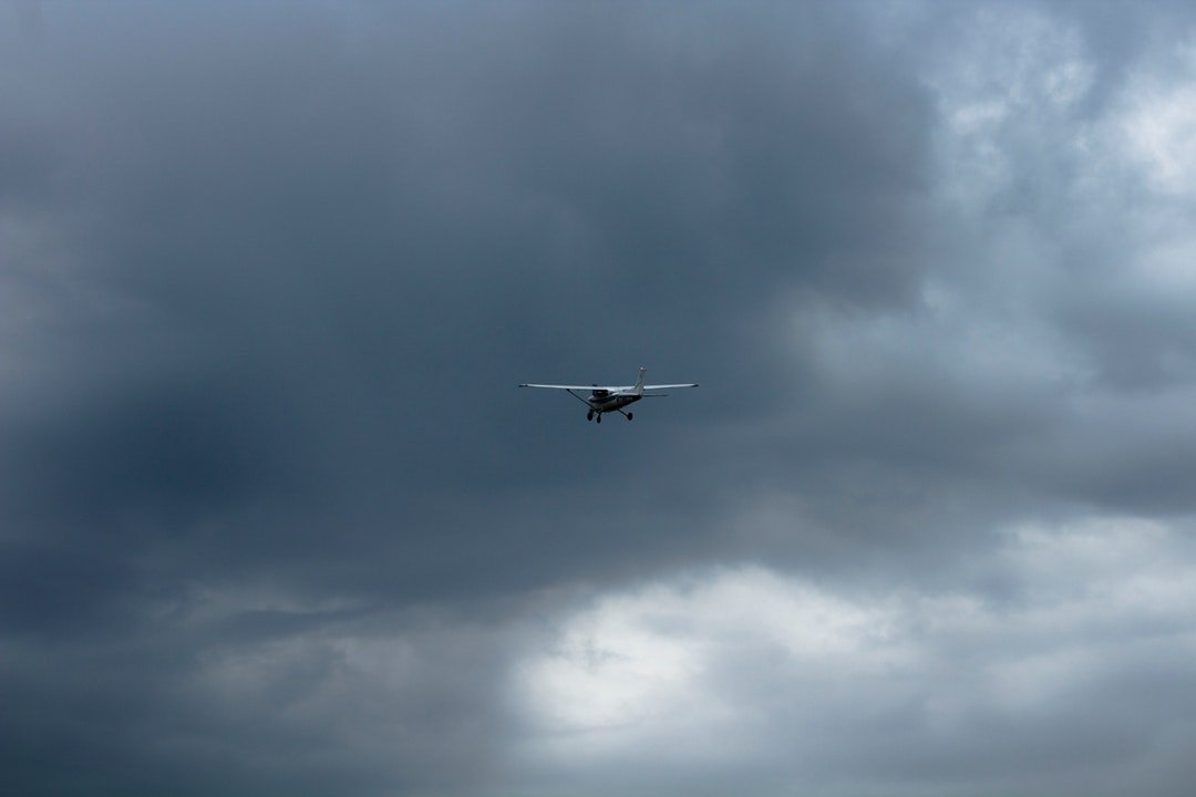 TakingFlightPod's tweet image. Photo By Mary Sill | Unsplash 
 #aviationlovers #aviationphotography #aviationgeek #aviationdaily #aviation4u