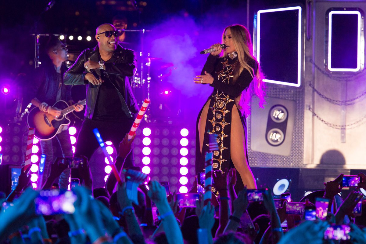 #JenniferLopez #NiTúNiYo #Macy’s 4th of July #Fireworks Spectacular #NBC.
#Fashion Credits:
Dress: #FaustoPuglisi
Shoes: #JimmyChoo