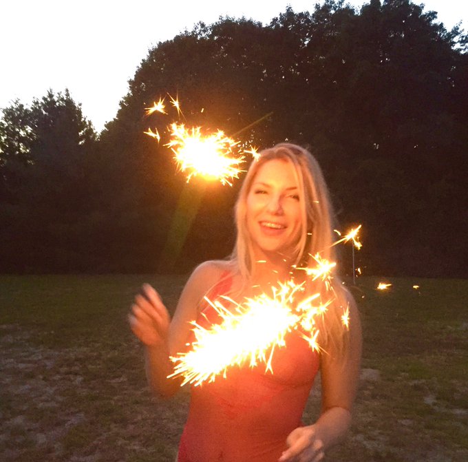 1 pic. Had a blast today! ???????Yay #Independanceday ??? https://t.co/W0t9p7Dqcf