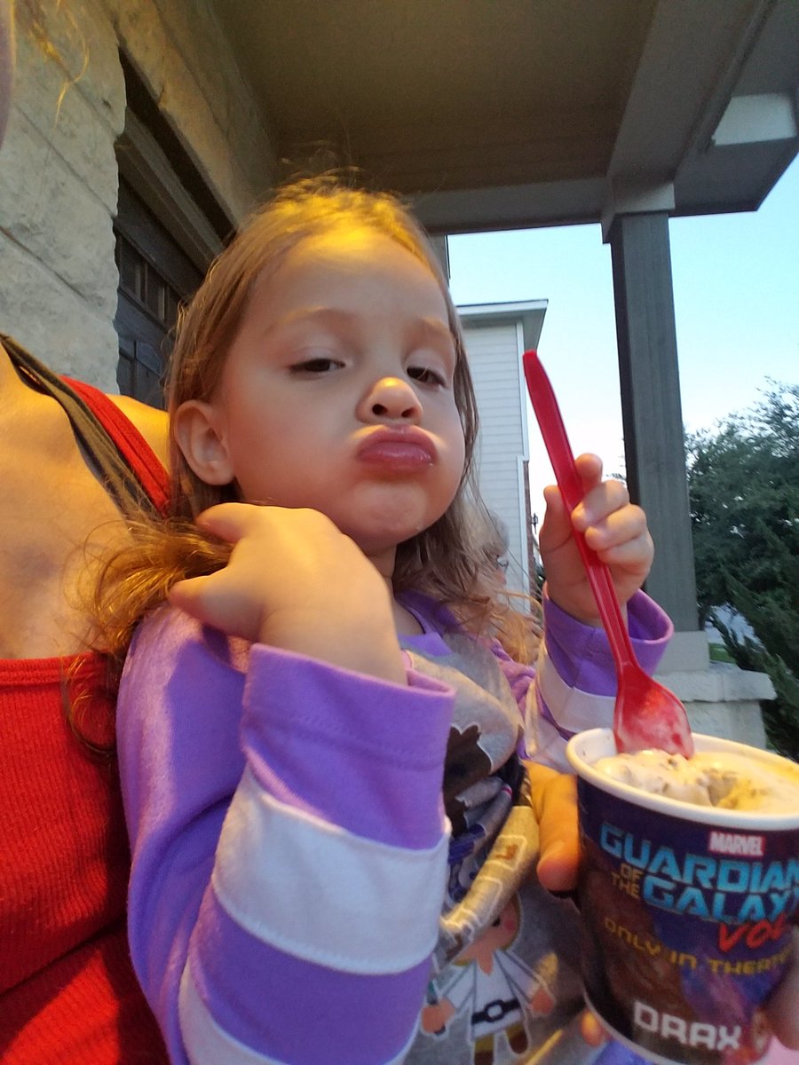Malvina80's tweet photo. Happy 4th, everyone! #EmilyBelle #CalebEmil https://t.co/SnYjySL1av