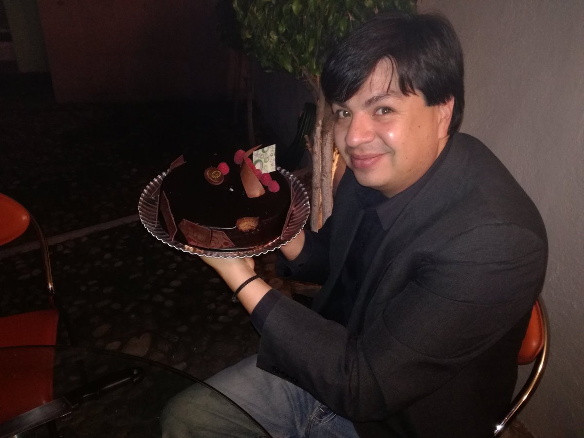 CarlosRiosMX's tweet photo. De festejo... https://t.co/ZRDakhGF2g