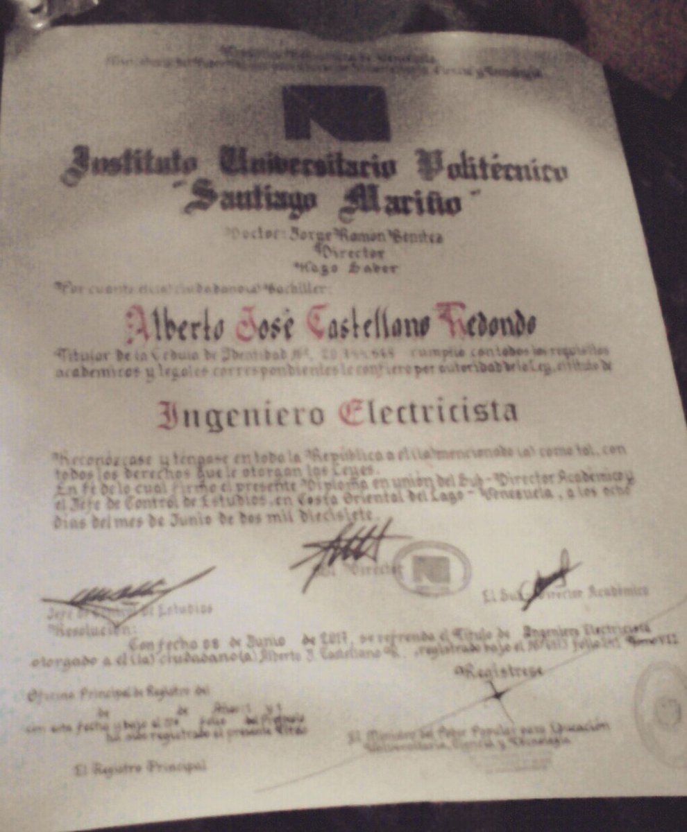 Albertjosee19's tweet photo. Ya con mi segundo titulo en mano 100% agradecido con Dios todo poderoso! Persevera y lo lograrás sin mirar a otros! https://t.co/y5P0znGPaI