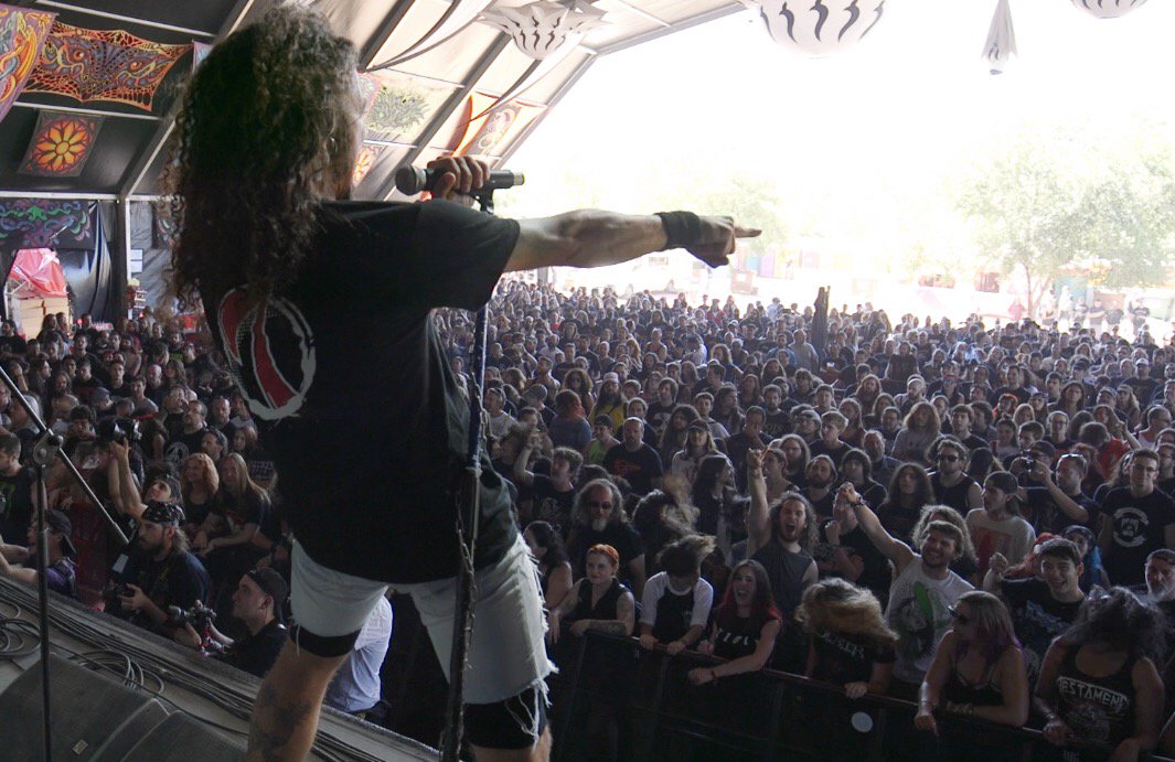 La7Trastada's tweet photo. El cantante de @CrisixOfficial se puso nuestra camiseta para su concierto en el @RockFestBCN :) Muchas gracias @JuliBazooka por este gesto! https://t.co/Zz6o2TQeJ9