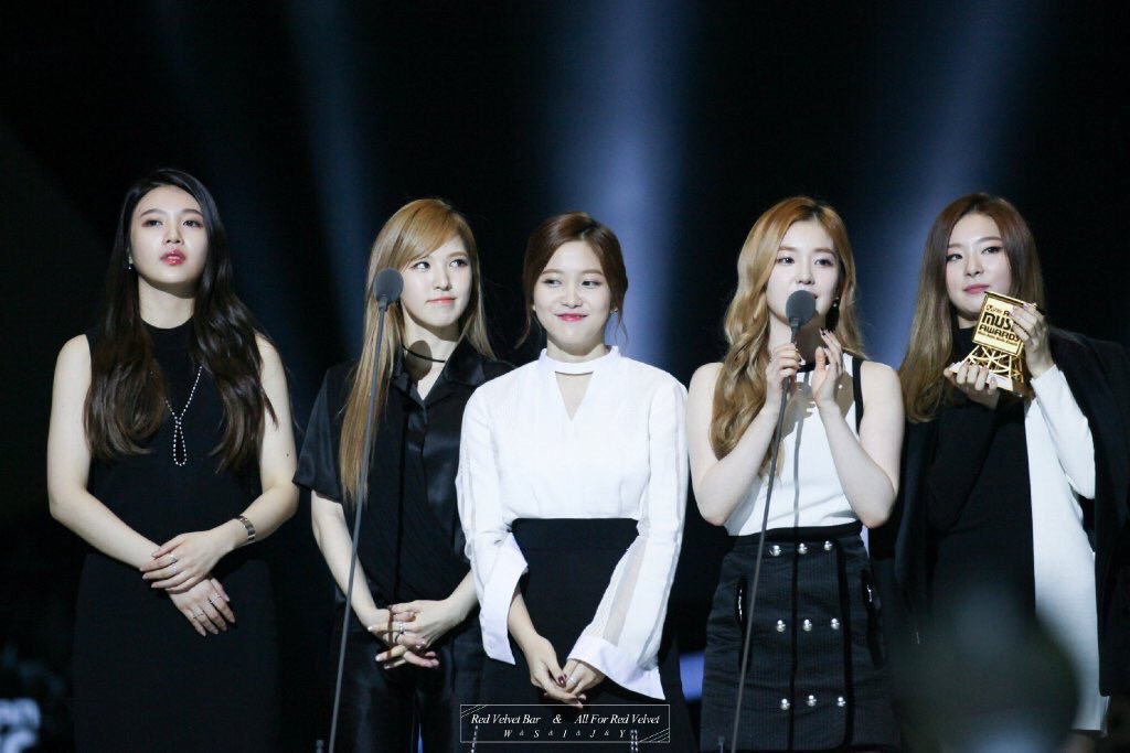 Joy_Velvet_93's tweet photo. #RedVelvetFirstConcert
❤️💛💙💚💜 https://t.co/azN3flhIy1