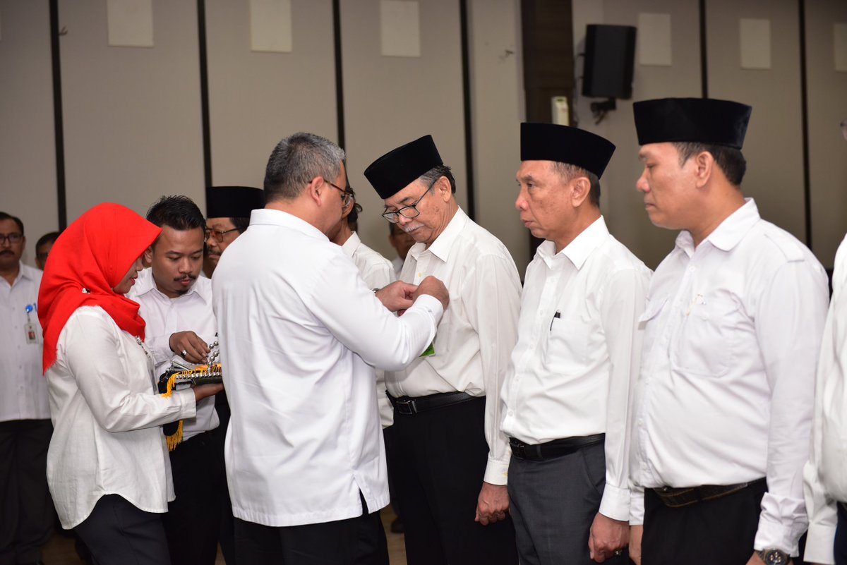 kemendespdt's tweet photo. Mendes PDTT @EkoSandjojo membentuk kembali Satgas Dana Desa dan melantik mantan pimpinan @KPK_RI, Bibit Samad Rianto, sebagai Ketua (5/7) https://t.co/UvwRw7Goof