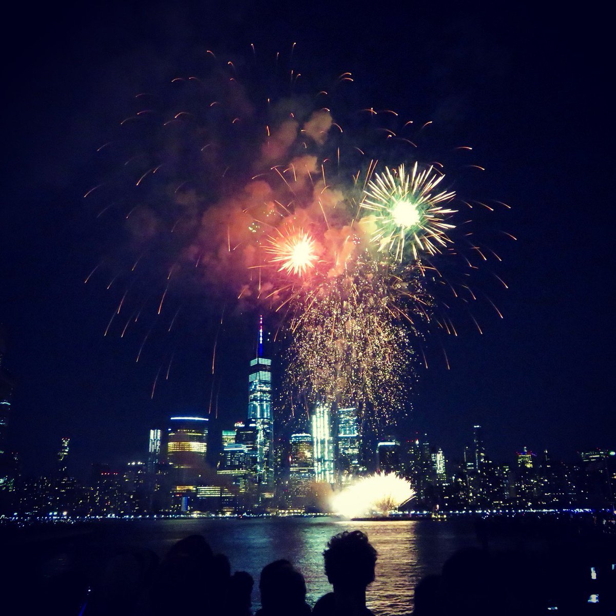 AKTAguy's tweet photo. #Macys may have had 5 fireworks barges, but one #JerseyCity barge had a spectacular backdrop with @OneWTC ! Thanks @StevenFulop ! #JC4th https://t.co/eNT0asFPlN