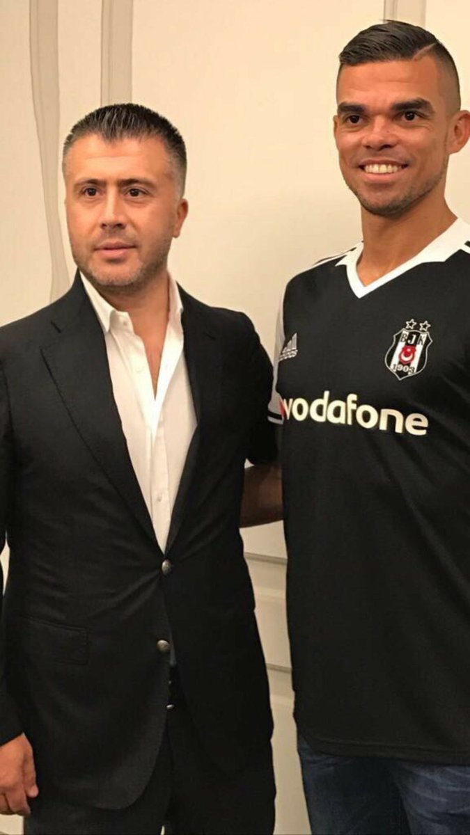Mega_Kartal's tweet photo. Bi Başkan Bu kadar mı akıllı olur hem defans hem gizli forvet gibi https://t.co/Gi0QgDsj1H