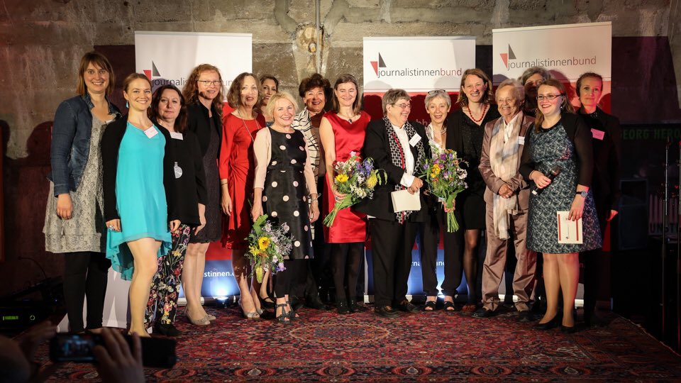 Feiern können wir übrigens auch 👠🎈🎂. Erste Bilder von der Verleihung der jb-Preise am 1.7. journalistinnen.de/der-journalist…