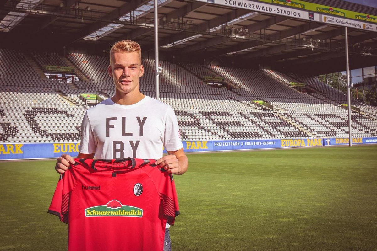 DonBalon10's tweet photo. ✅ Philipp Lienhart nuevo jugador del @scfreiburg procedente del @realmadrid Castilla. #WillkommenPhilipp https://t.co/XpFyPo0sRz