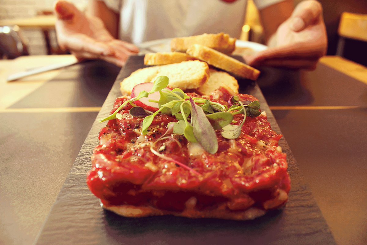 ElProvisional_'s tweet photo. Mireu quin steak tartar ens acabem de demanar del menú de migdia! Rico rico 😜 #ricoysuaveyatusabe #aquiescuina https://t.co/uER4pG69Ao