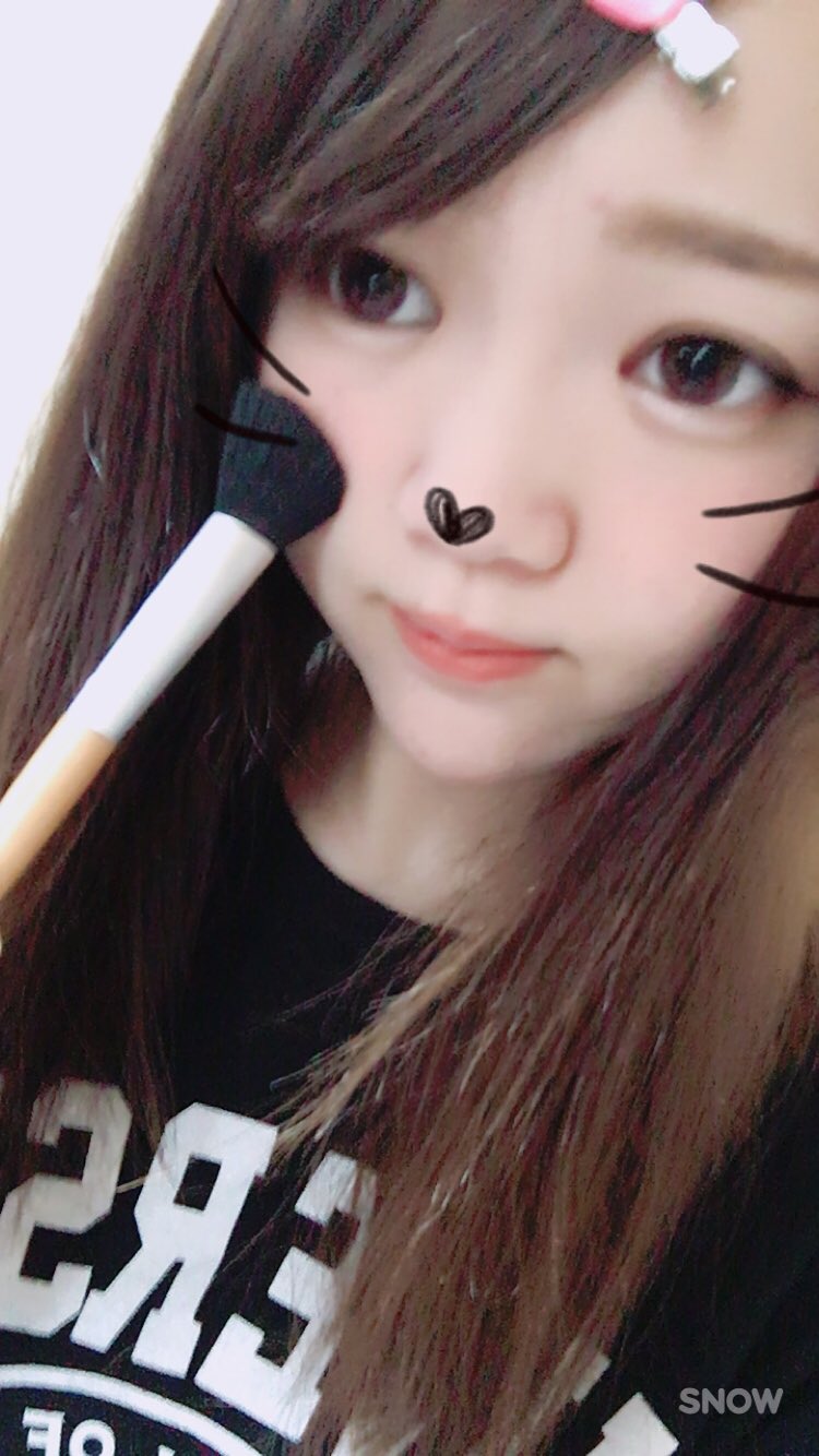 LisA（TiiiMO） on Twitter &quot;前髪ちょっと伸びたから切らないと💇 メイク中のわたしでした💄💕 前髪 切りたい