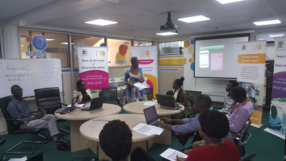 charlesdotine's tweet photo. The @UNFPAUganda #Innovation baby @safepalapp training CSOs in preparation to launch! @UNFPAInnovation @reachahand @alainsibenaler https://t.co/lCLeLwjbDv