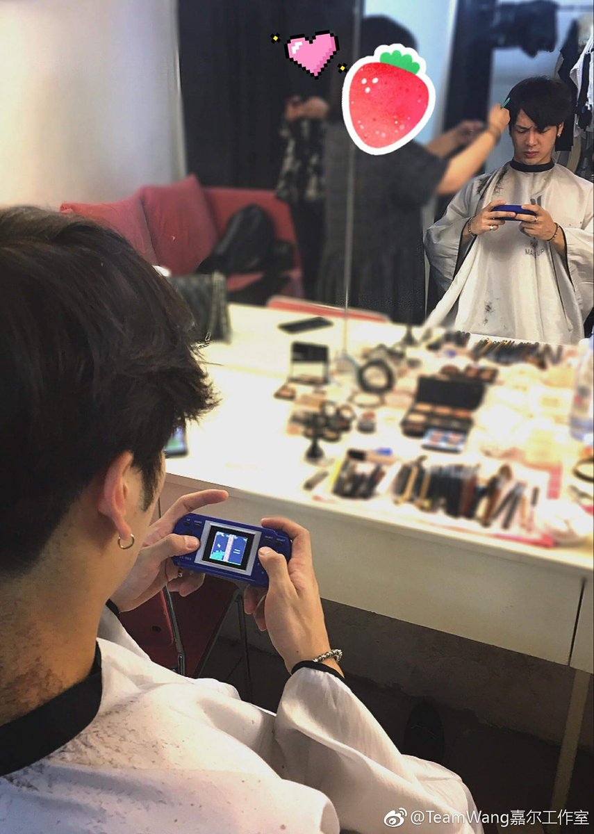 GOT7__Fanbase's tweet photo. [WEIBO] TeamWang嘉尔工作室's weibo update 
Trans: #JacksonWang #teamwang @.王嘉爾 Sir! Do you have to be so serious? https://t.co/fb8HVciN75