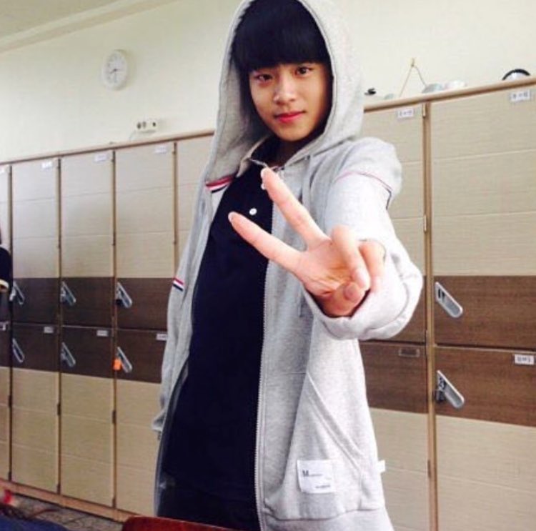 Hasil gambar untuk predebut lee daehwi