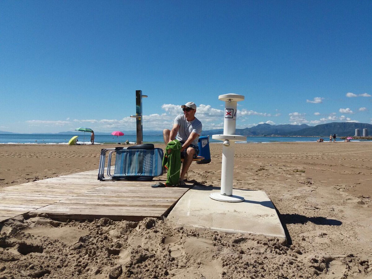 Punts còmodes. La primera platja del mediterrani en instal•lar-les. #Cullera sempre a l'avantguarda <a href="/MIA_Cullera/">Ajuntament Cullera</a> @Culleraturismo #untempsnou