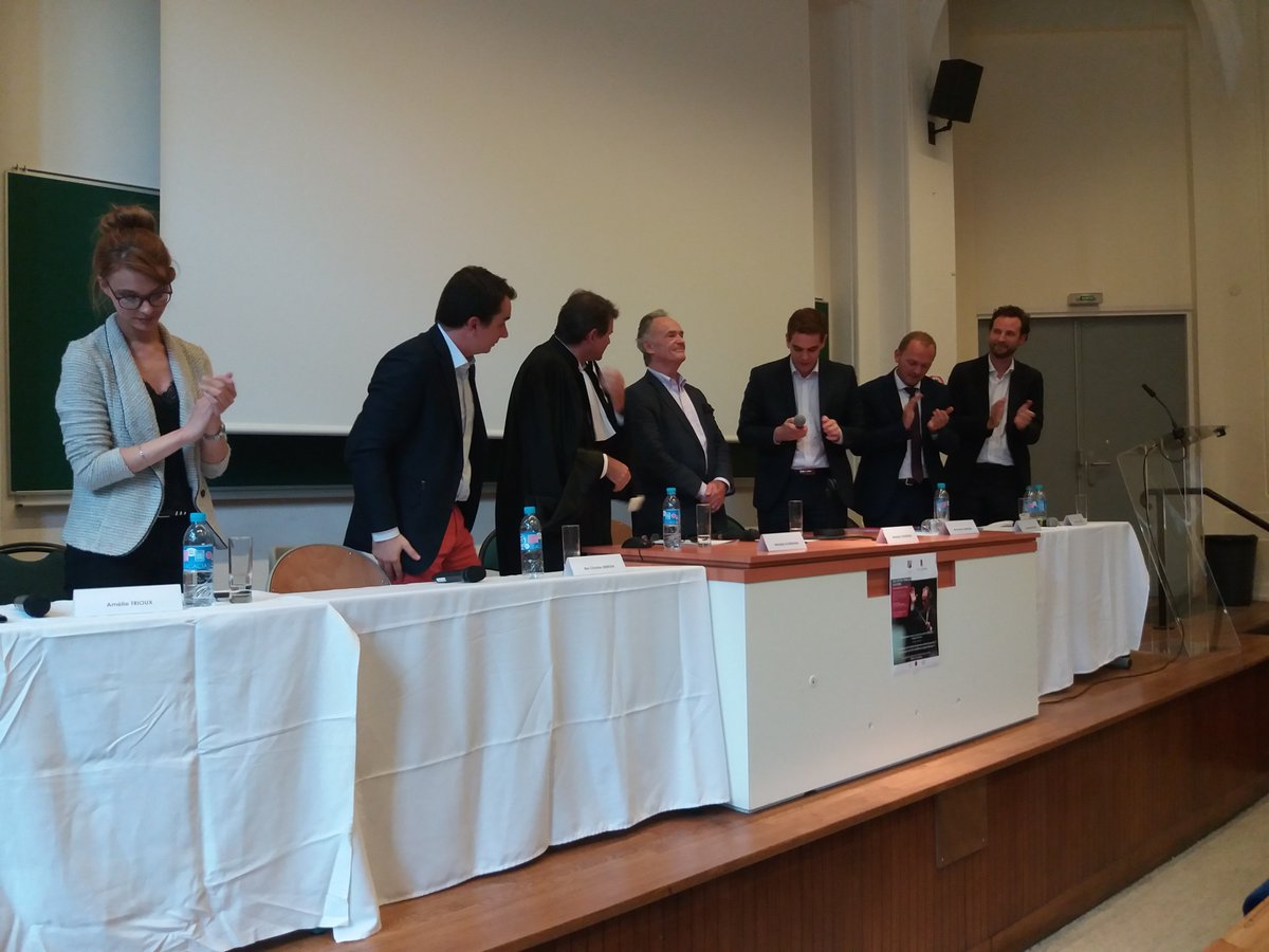 Jean-Claude Casadesus (@jccasadesus) on Twitter photo Merci aux étudiants de <a href="/ScPoLille/">Sciences Po Lille</a> et de @FacultesUCLille de m'avoir si formidablement refait le portrait lors des joutes verbales de #Lille Merci aux étudiants de <a href="/ScPoLille/">Sciences Po Lille</a> et de @FacultesUCLille de m'avoir si formidablement refait le portrait lors des joutes verbales de #Lille