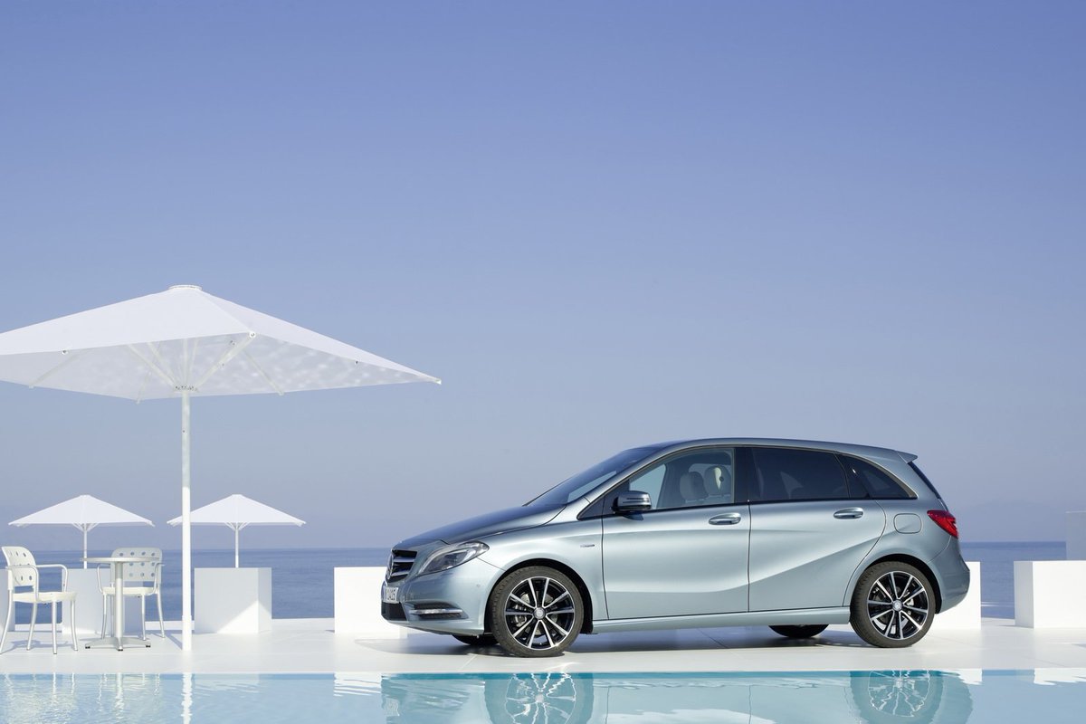 super #promo in arrivo su gamma #mercedes in pronta consegna! extra sconto, tan fisso 0,90 e paghi la prima #rata a ottobre #StayTuned