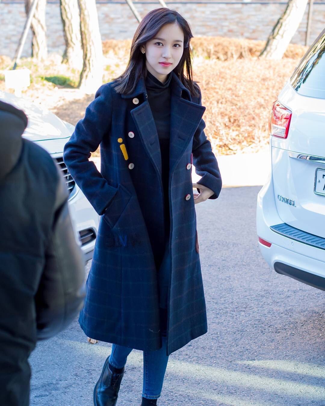 모두 이리와 By Manimani 在 Twitter 上 Twice ミナ ブラックスワン ミナ ミナの私服ファッションは柄が入っているものが少なく シンプルなファッションで 大人っぽさがより際立ってます ミナはタイトなズボンやスカートをはいているイメージが強いですね