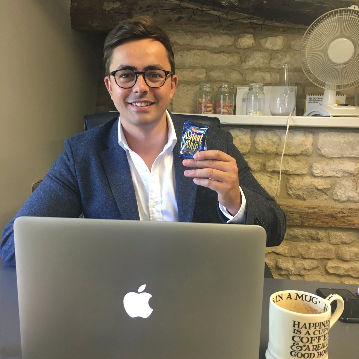 CharlesandDean's tweet image. Thanks for the treats @walnut_tech ...the best welcome home gift for Tom who is back from his travels!