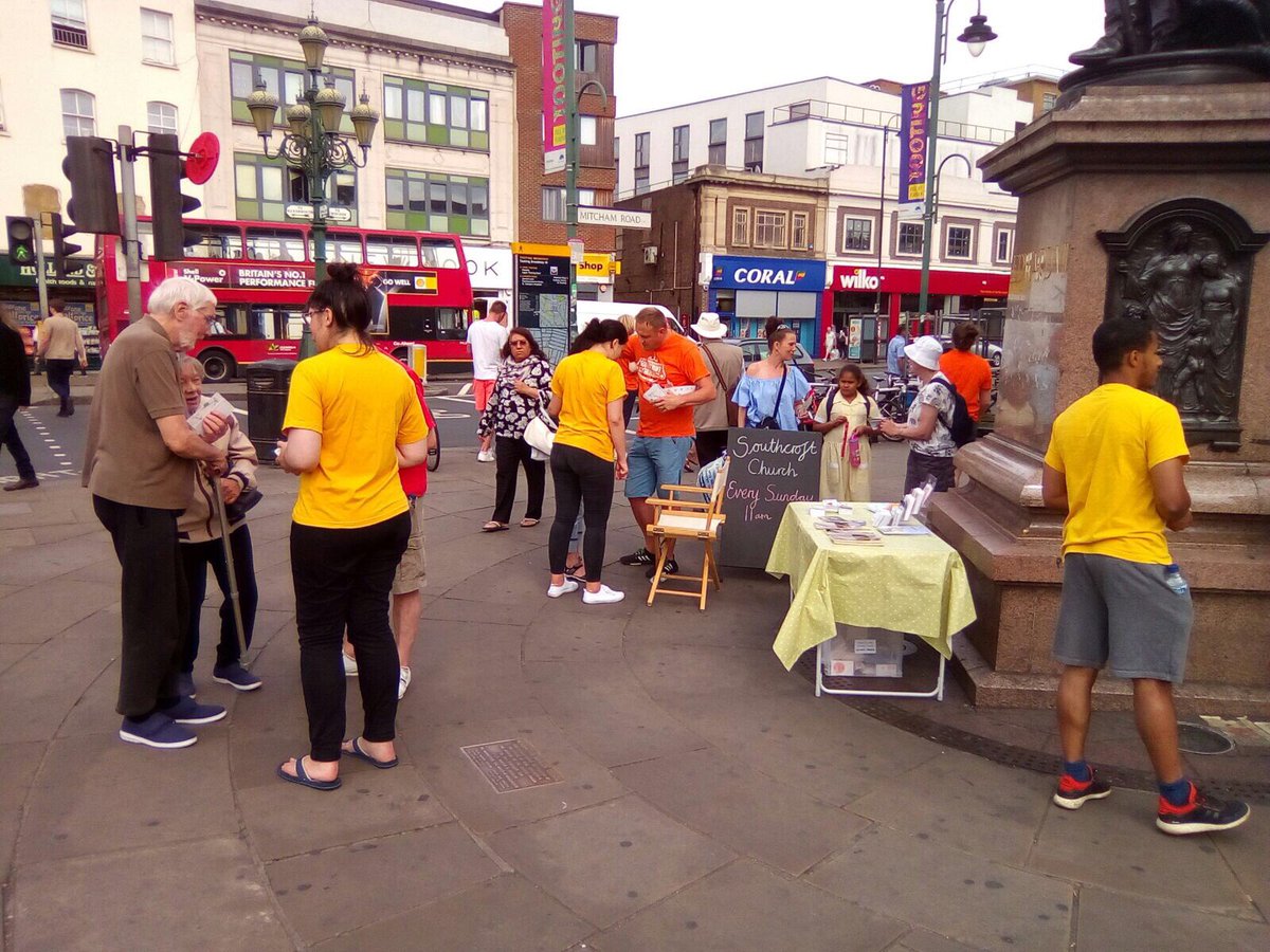 SummerProjICF's tweet photo. And some more from @IchthusTheCroft - great conversations on the street #visiblechurch #churchonthestreets https://t.co/OIBDXknyrp