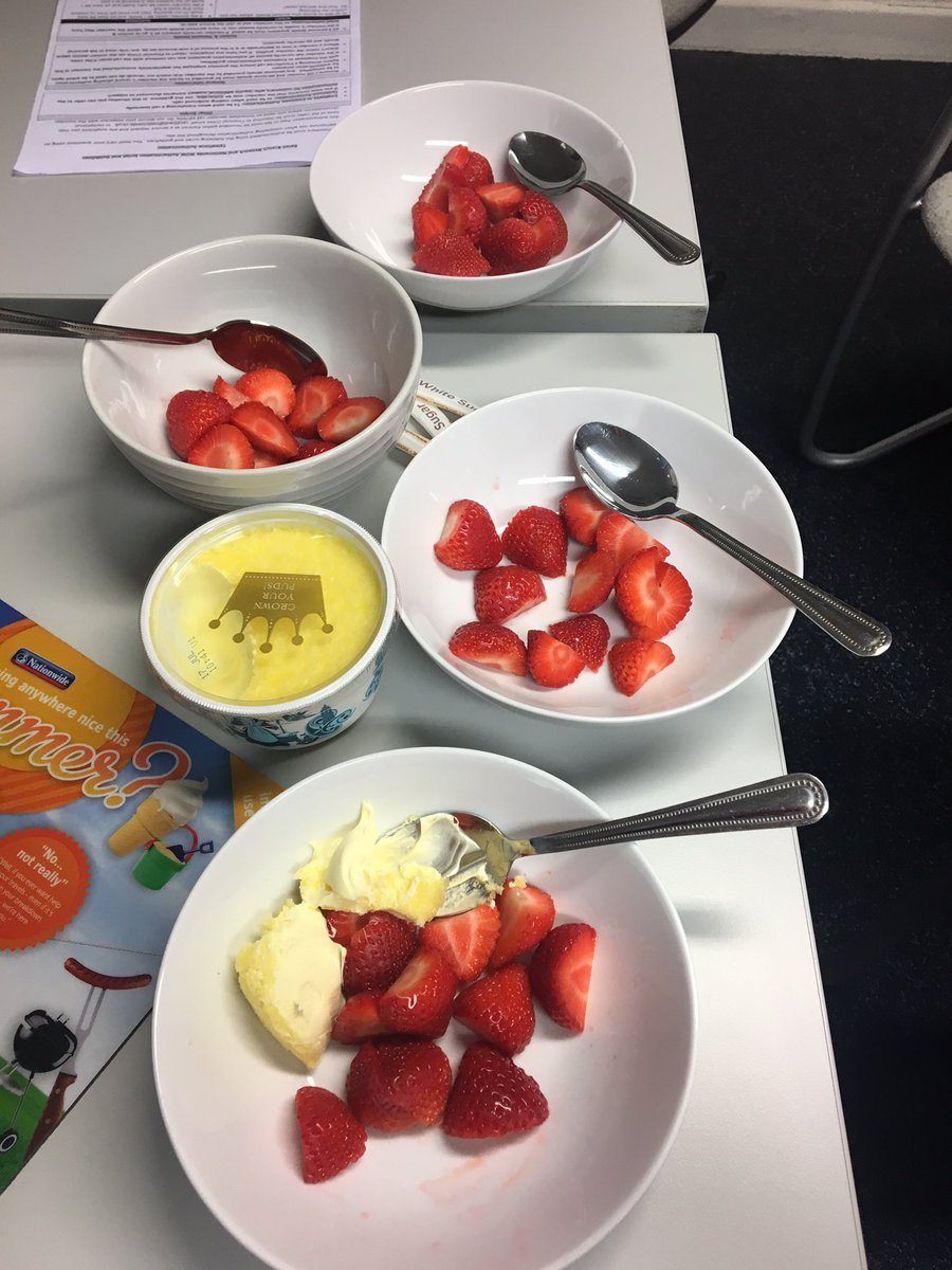 DtPops's tweet photo. Strawberries &amp; cream this morning for team Crewk! #wimbledon #rudenottoo https://t.co/czYRWKdWBp