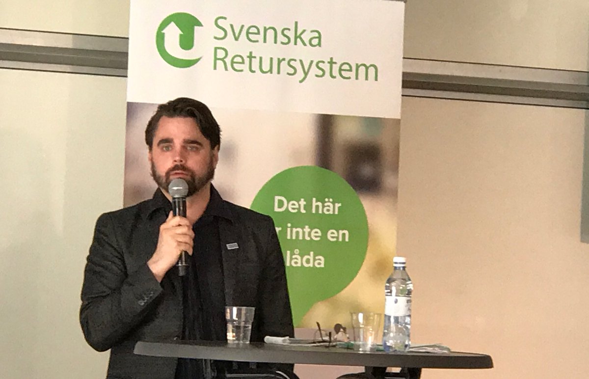 Sthlms Stadsmission (@sthstadsmission) on Twitter photo <a href="/JRindevall/">Johan Rindevall</a> berättar om Matcentralens arbete kring logistik och att minska matsvinnet - <a href="/Retursystem/">Svenska Retursystem</a> #matsvinn #Almedalen17 <a href="/JRindevall/">Johan Rindevall</a> berättar om Matcentralens arbete kring logistik och att minska matsvinnet - <a href="/Retursystem/">Svenska Retursystem</a> #matsvinn #Almedalen17