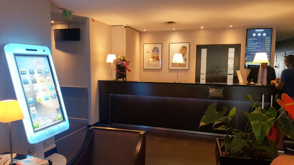CPPDigitalMedia's tweet photo. #ITSmart installation au @goldentulip roissy CDG une co-création @CA_alp_prov &amp; @CPPDigitalMedia https://t.co/PSkbyjQNsv