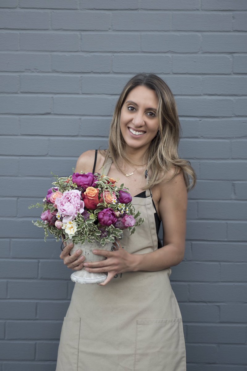 Thank you <a href="/tiatalula/">Tia Talula</a> for capturing me with the table arrangement that I made at <a href="/YLFlorist/">YourLondonFlorist</a> floristry class, I look so proud! 🌸💐