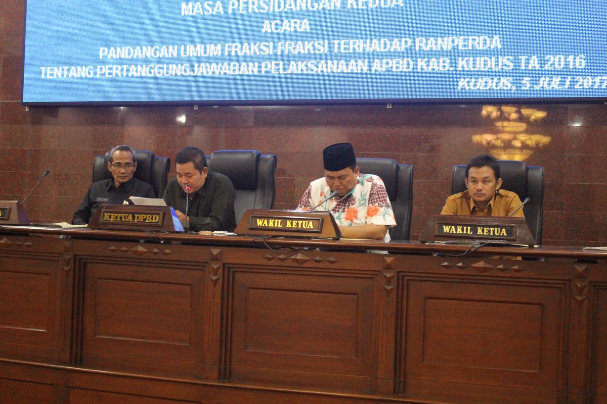 DPRD_kudus's tweet photo. Rabu,5 Juli 2017 DPRD Kab. Kds gelar Rpt Paripurna Pndangan Umum Fraksi2 trhdap Rnperda ttg Pertanggungjwban Plksanaan APBD Kab. Kds TA 2016 https://t.co/3GCl4tadcW