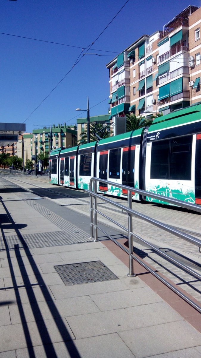 Cajaruralgr's tweet photo. El metro de #Granada intensifica frecuencia de paso #MGenpruebas. ¡Ojo a las normas básicas de #seguridadvial! https://t.co/qKD21FEAXA https://t.co/IEpLlmRPIa