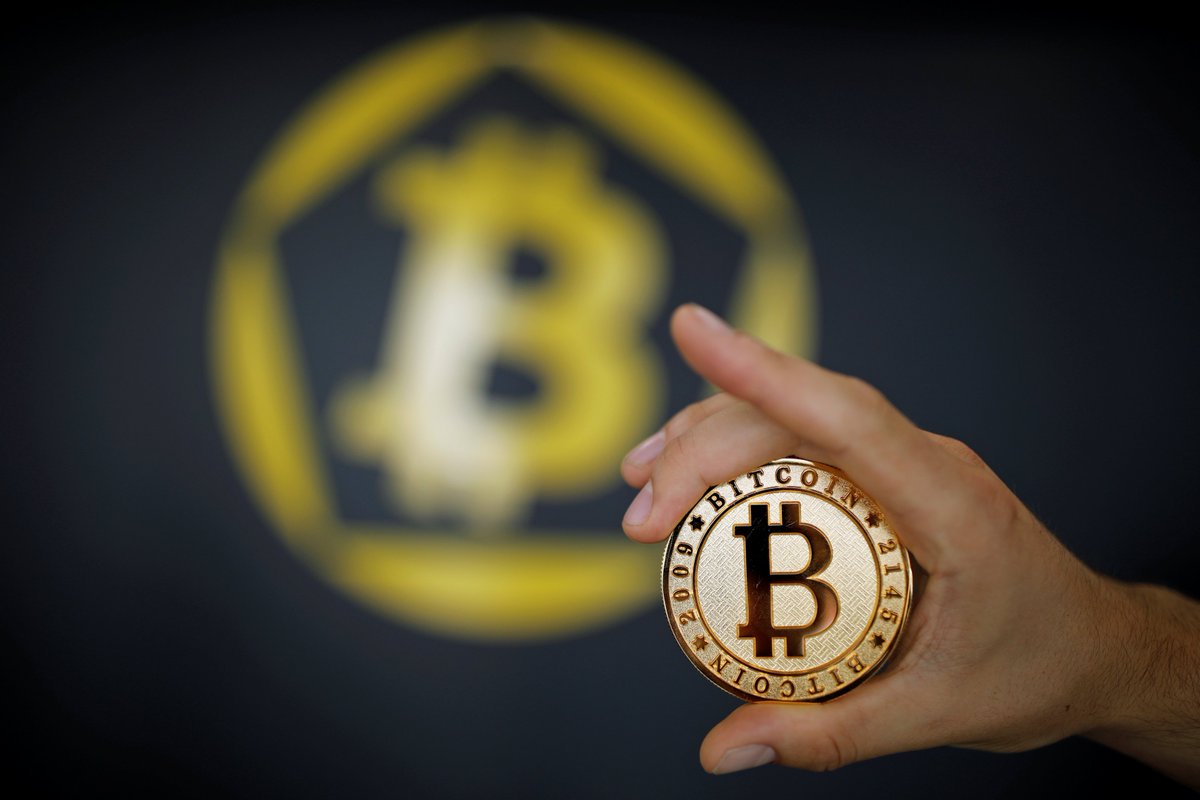 Bitcoins schenken? Lees de column van notaris <a href="/ernstloenderslo/">Ernst Loendersloot</a>:  dft.nl/r/28544238 #notaris #schenken #bitcoin