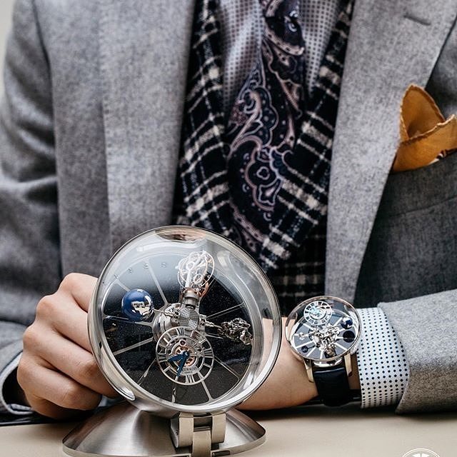 PWJinz's tweet photo. A desktop @jacobandco timepiece to match the timepiece on the wrist to go with a dapper suit 👌  Go follow @dapperg… https://t.co/HNawilJgQr https://t.co/Xq10MdT9jE