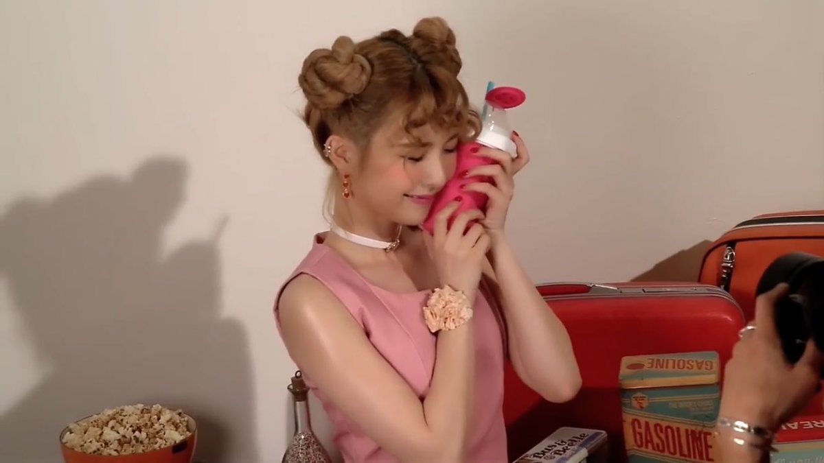 ninemusestan's tweet photo. SHES SO CUTE https://t.co/rbh80fS9St