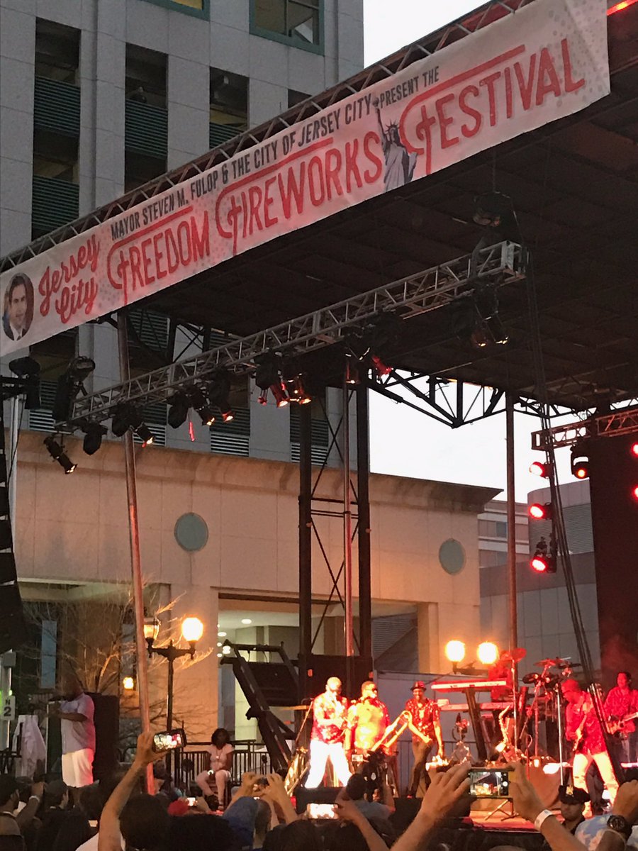 MikkelsenDorthe's tweet photo. Celebrating Independence Day in Jersey City. Freedom, Fireworks, Festival #KoolAndTheGang #JC4th https://t.co/DHAYHFDlbY