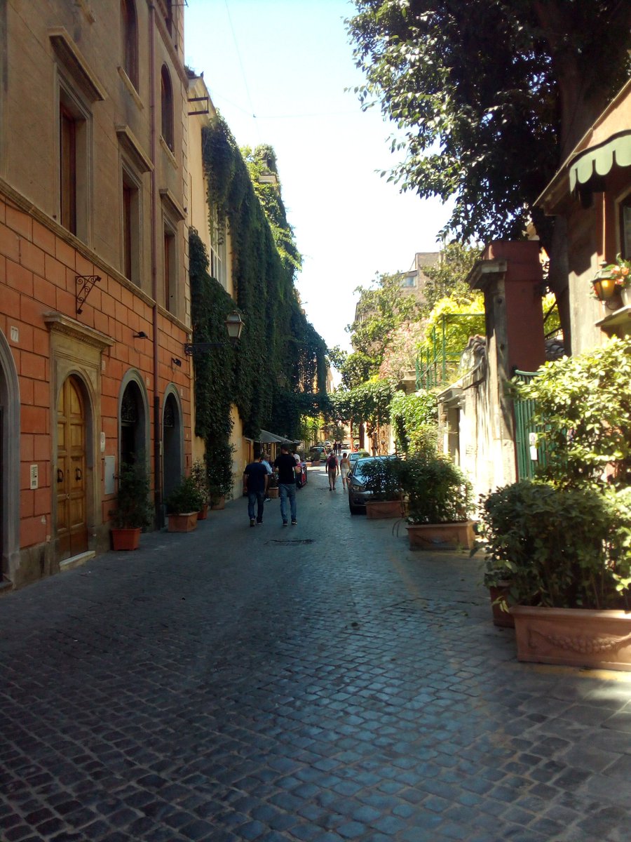 Scorcio di Via Margutta a #Roma! La via degli artisti e non solo! :) #Rome #PasseggiateRoma @DinoSpalvieri @pinidiroma @Florian_Vienna