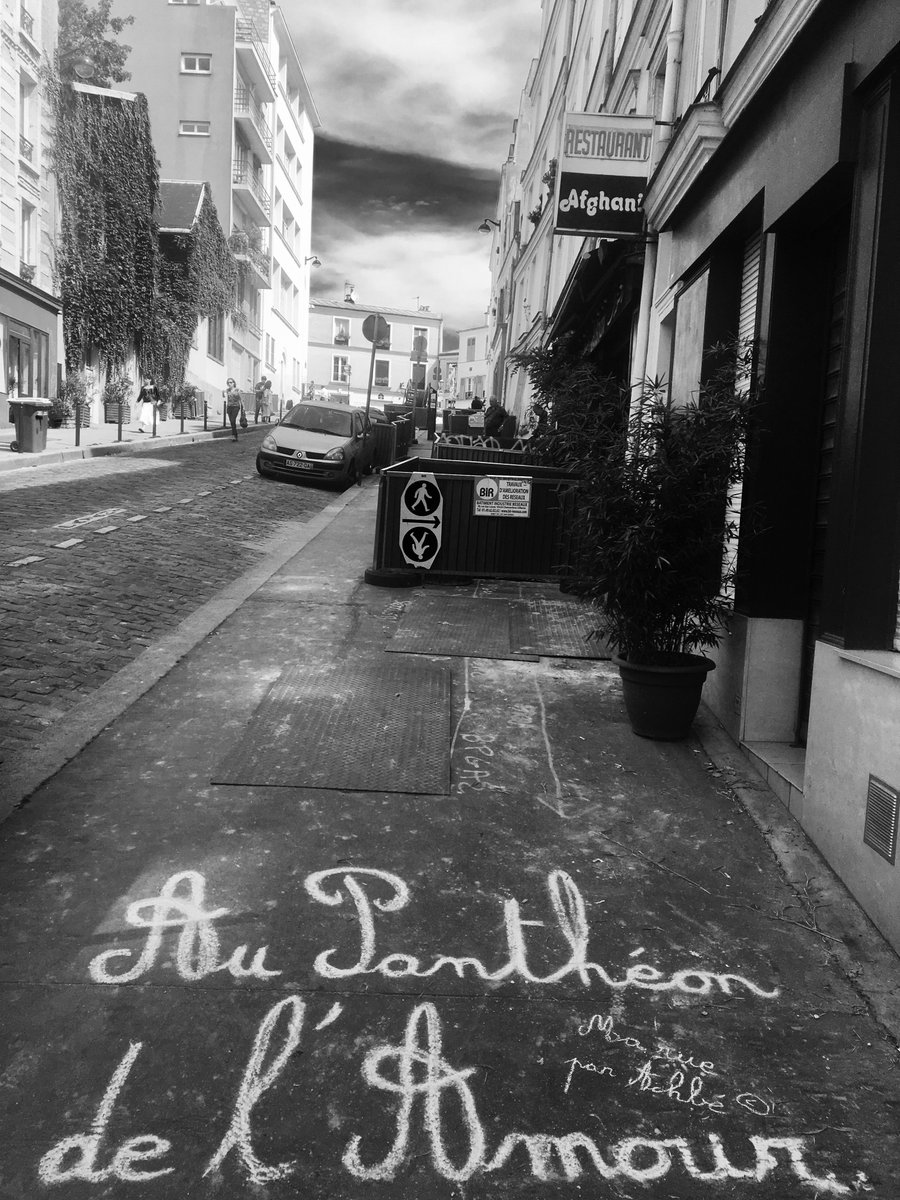 #simoneveil  #veil #mortdesimoneveil #décèsdesimoneveil #pantheon #simoneveiletsonmariaupantheon #chalkart  #streetartist