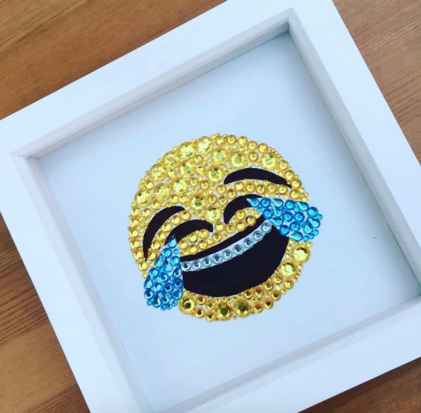 Moononastickg's tweet image. Made to order #bespoke #handcrafted #Boxframe #emoji #emojis #lol #Gemstone  #bling #blingbling #giftspiration #gifts #Gift #happy #laugh