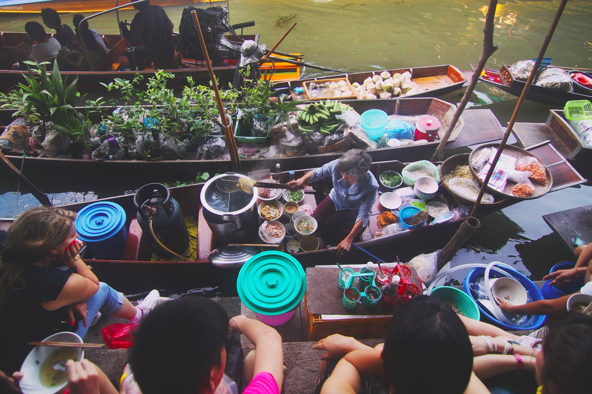 Street food &amp; floating markets! This is why we #TRAVEL