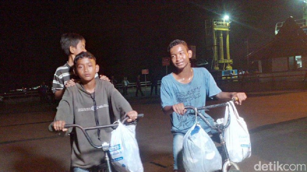 GNFI's tweet photo. Bermodal Rindu, Tiga Bocah Bersepeda dari Sumsel ke Tangerang Demi Lebaran Bersama Ibu https://t.co/2liJhw7we9 https://t.co/6S9lpbvwXw