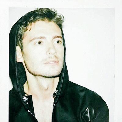 prettyliarsclue's tweet image. I'm curious if Lily or Grace has Ali's middle name Lauren Mar said it was a clue maybe it's 2 names mixed laur-"Wren" 👀what I did  #AskMar